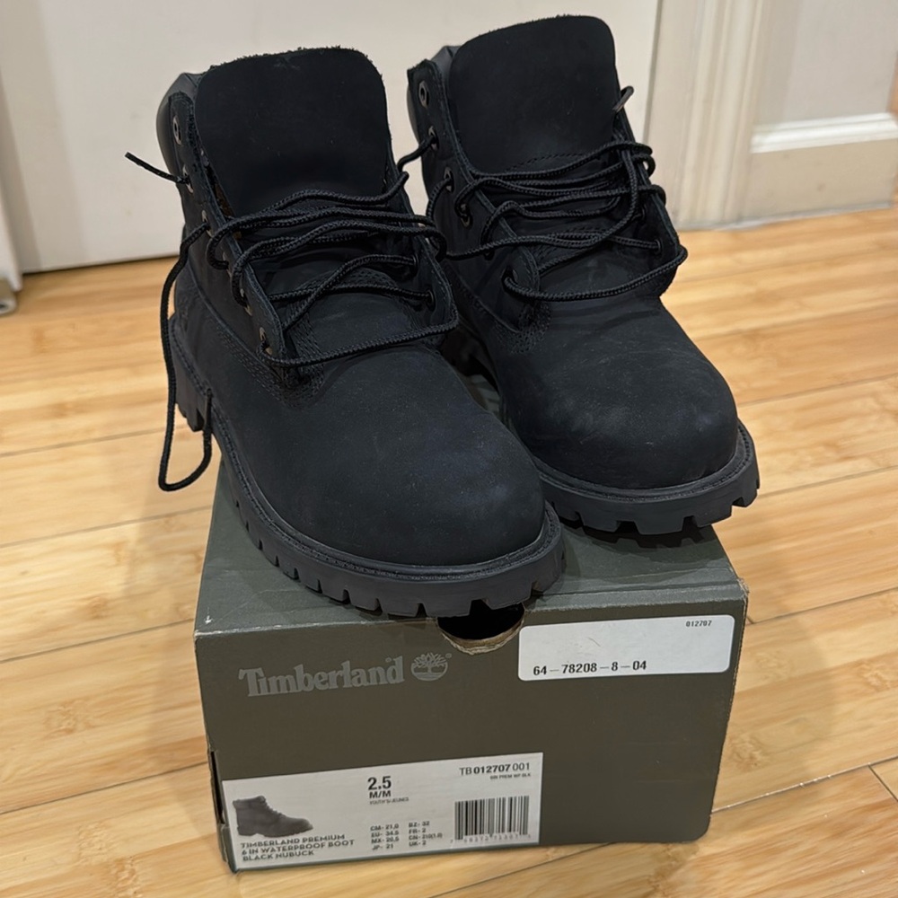 Black timberlands size 2.5y